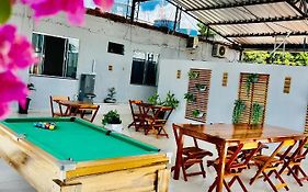 Hostel Meio Do Mundo